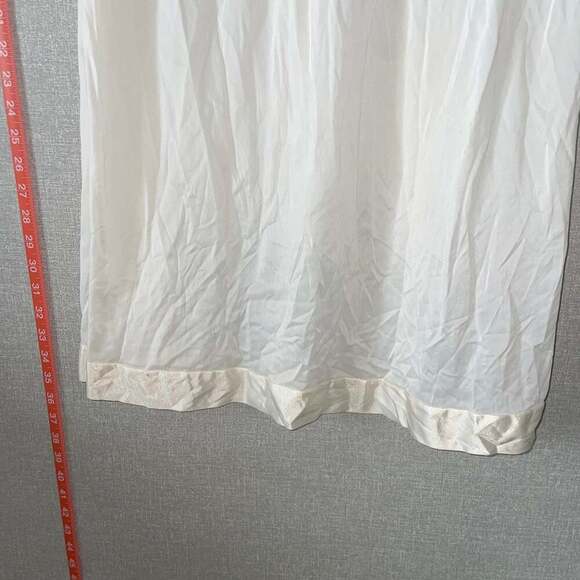 Vintage Vanity Fair Sleeveless Short Nylon Nightgown Cream with Satin Trim - Picture 3 of 5